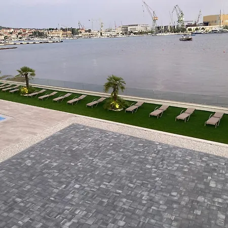 Apartment Royal Dutch Lux 4 *