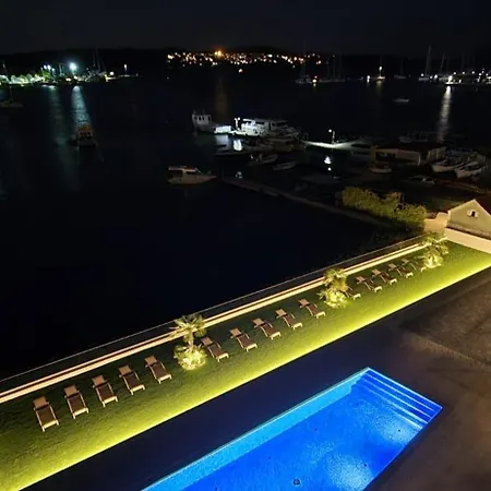 Royal Dutch Lux 4 Trogir