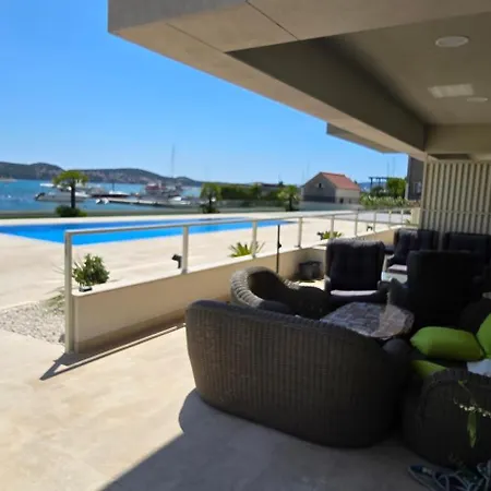 Apartment Royal Dutch Lux 4 *