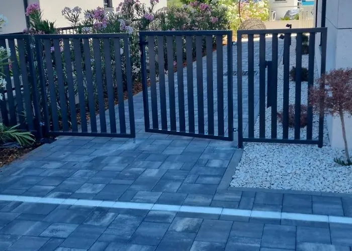 Apartment Royal Dutch Lux 4 *