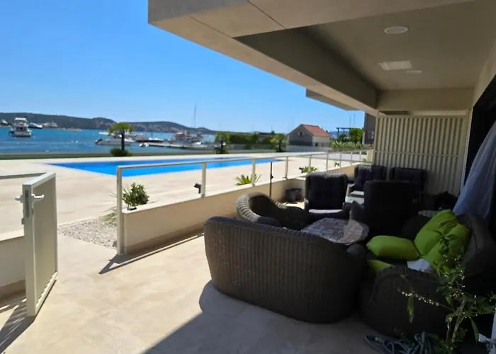 Apartment Royal Dutch Lux 4 *