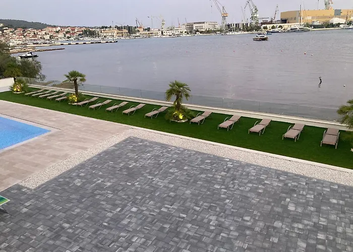 Apartment Royal Dutch Lux 4 *